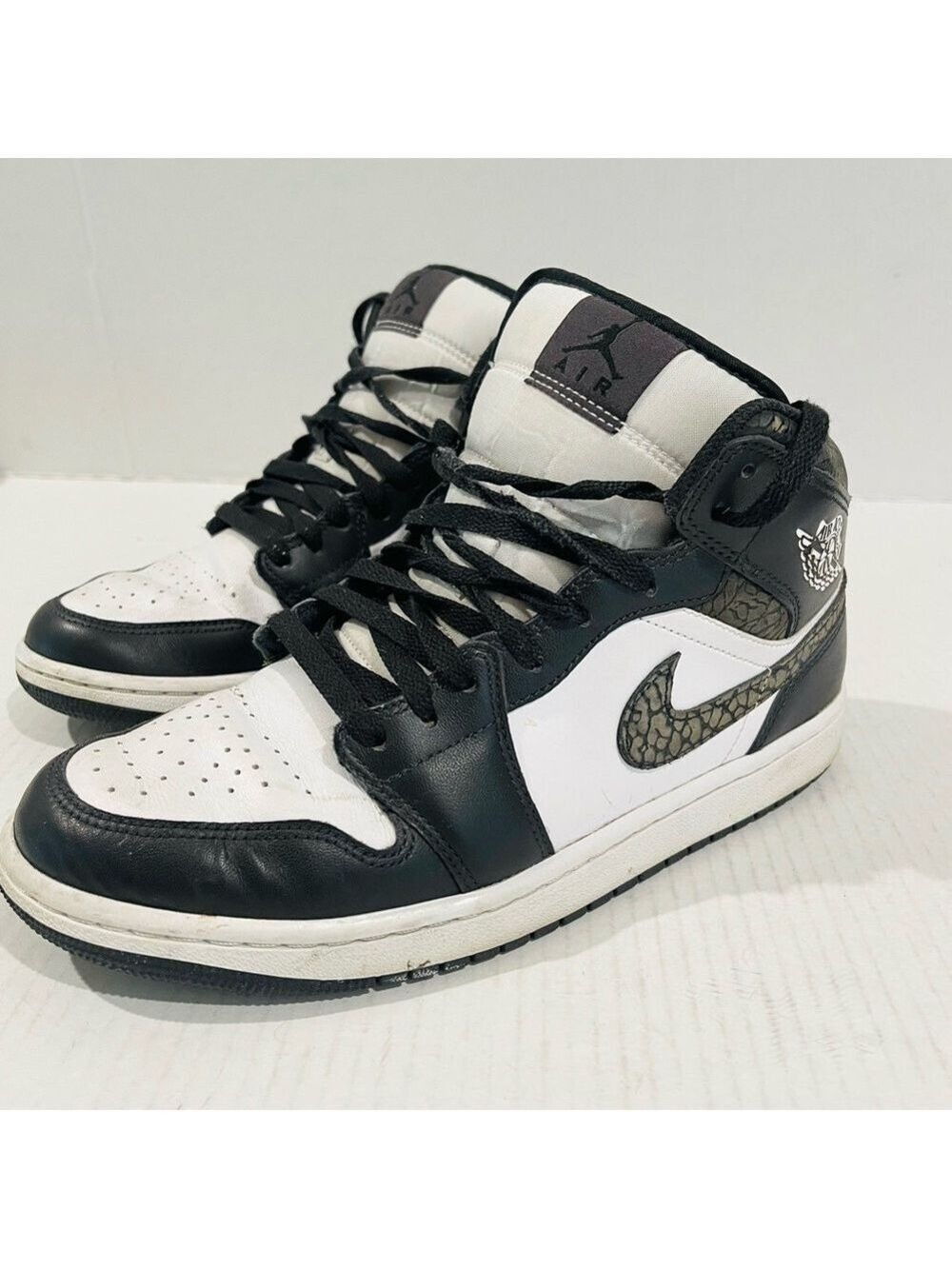 Men’s Jordan 1 Mid SE Panda Elephant Black & White High Top Shoes Size 9.5 US!